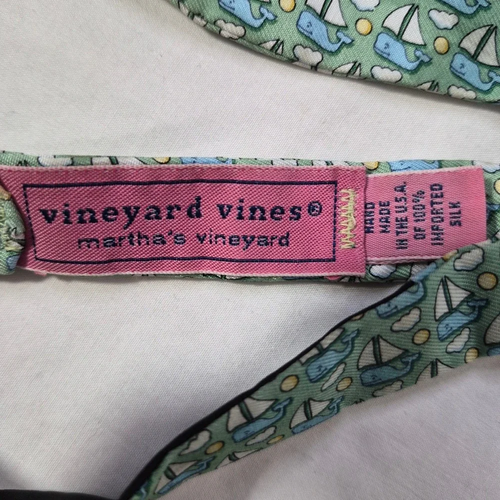 Vineyard Vines Bow Tie Mens Green Whale Sailboat Silk Preppy Nautical Ivy USA